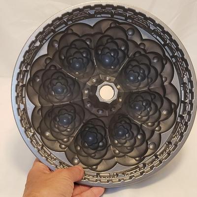 Nordic Ware Bundt Pans and More (K-KD)