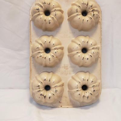 Nordic Ware Bundt Pans and More (K-KD)
