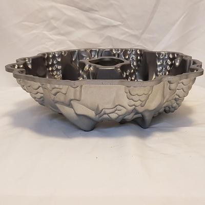 Nordic Ware Bundt Pans and More (K-KD)