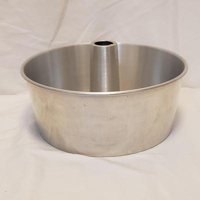 Nordic Ware Bundt Pans and More (K-KD)