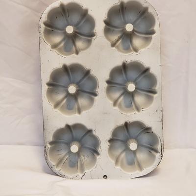 Nordic Ware Bundt Pans and More (K-KD)