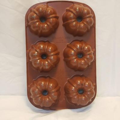 Nordic Ware Bundt Pans and More (K-KD)