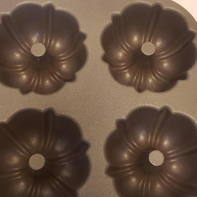 Nordic Ware Bundt Pans and More (K-KD)
