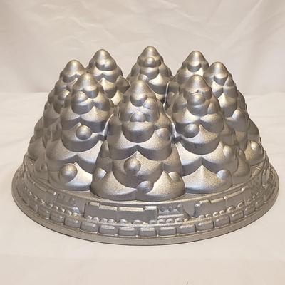 Nordic Ware Bundt Pans and More (K-KD)