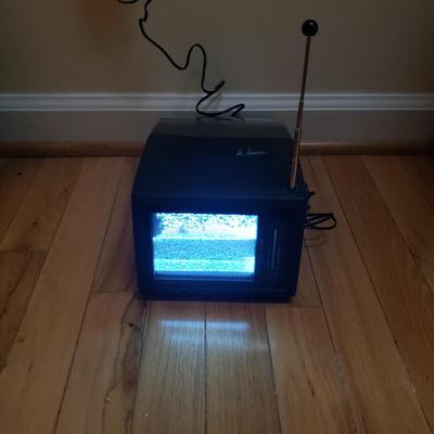 Magnavox Wave 4.5" Black and White TV with Original Box (LR-KD)