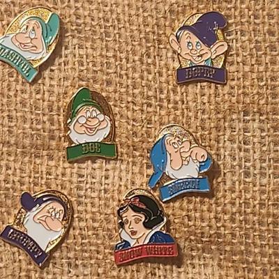 Vintage Disney Pin SNOW WHITE & 7 DWARFS (8) PIN LOT SET