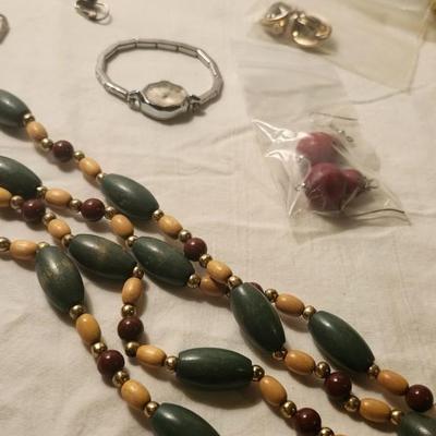 Jewelry lot including Some Vintage Jewelry including Green Fenton Ringer holder