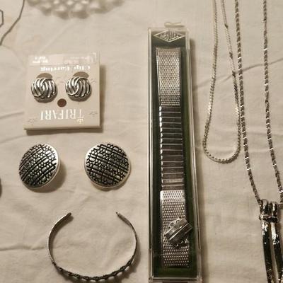 Jewelry lot including Some Vintage Jewelry