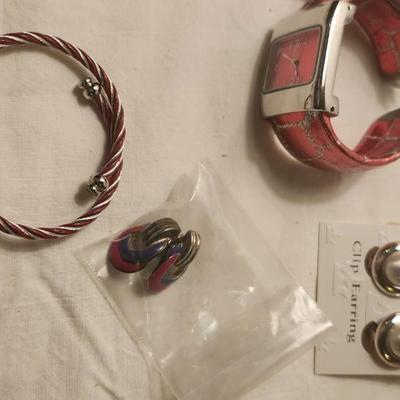 Jewelry lot including Some Vintage Jewelry Vintage Ring Holder, Christmas Theme