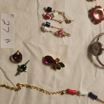 Jewelry lot including Some Vintage Jewelry Vintage Ring Holder, Christmas Theme