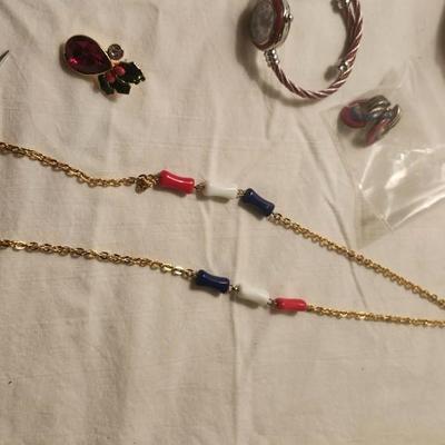 Jewelry lot including Some Vintage Jewelry Vintage Ring Holder, Christmas Theme