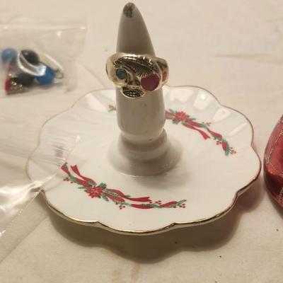 Jewelry lot including Some Vintage Jewelry Vintage Ring Holder, Christmas Theme