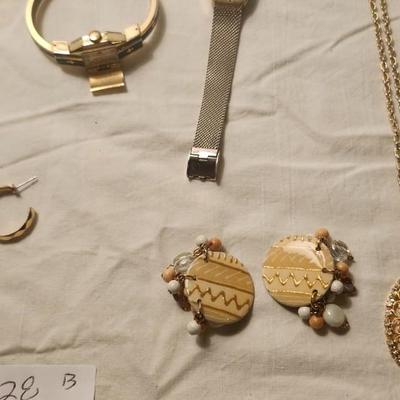 Jewelry lot including Some Vintage Jewelry including Arnex, Timex, Sieko wrist watchses