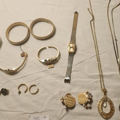 Jewelry lot including Some Vintage Jewelry including Arnex, Timex, Sieko wrist watchses