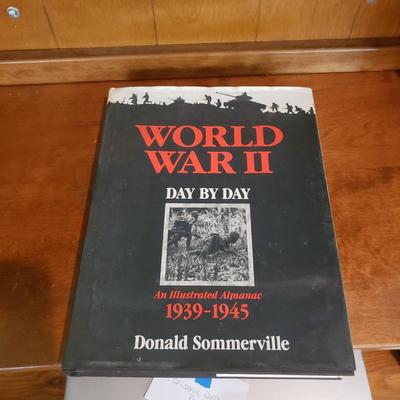Books and Pacific DVD Set about Wars and History (LR-KD)