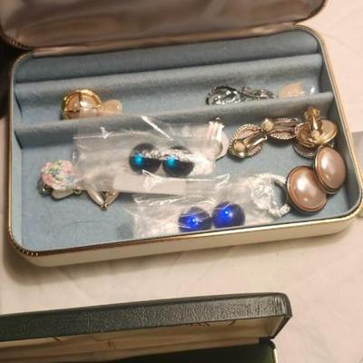 Jewelry lot including Some Vintage Jewelry including two small Jewelry boxes