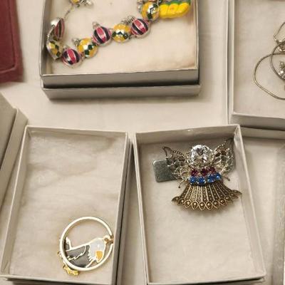 Jewelry lot including Some Vintage Jewelry including two small Jewelry boxes