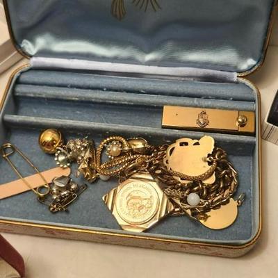 Jewelry lot including Some Vintage Jewelry including two small Jewelry boxes