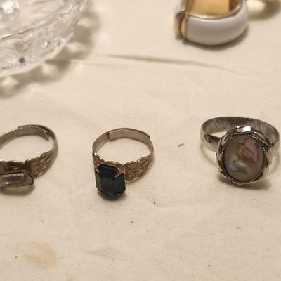 Jewelry lot including Some Vintage Jewelry , Including Natural Color Mother Of Pearl Abalone Seashell Beach Tropical Stretch Bracelet