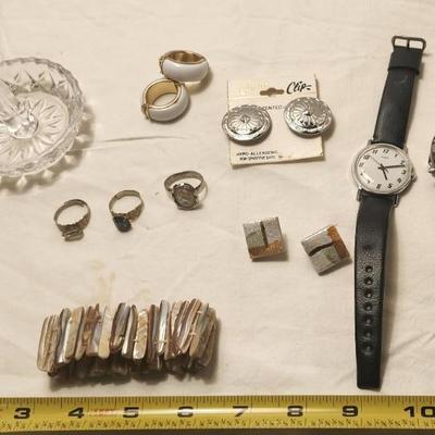 Jewelry lot including Some Vintage Jewelry , Including Natural Color Mother Of Pearl Abalone Seashell Beach Tropical Stretch Bracelet