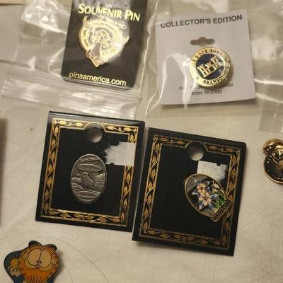 Vintage Lapel Pins Lot with Souvenir Enamel Pinbacks Brooch & Kansas pocket watch