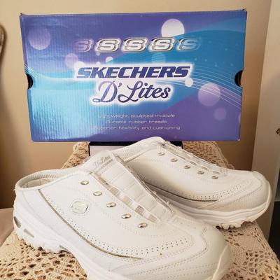 Women's Skechers D'Lites Sneakers NIB