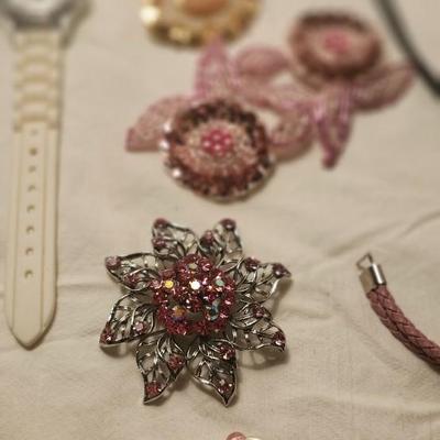 Jewelry lot including Some Vintage Jewelry including Pink Fenton ring holder