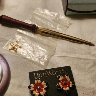 Jewelry lot including Some Vintage Jewelry including geneva quartz watch