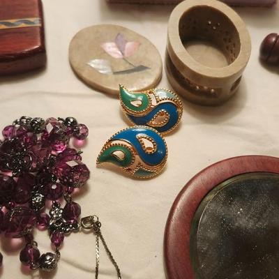 Jewelry lot including Some Vintage Jewelry including geneva quartz watch