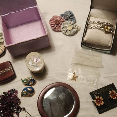 Jewelry lot including Some Vintage Jewelry including geneva quartz watch