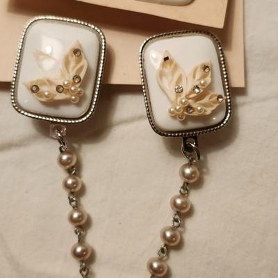 Vintage Mid-CenturySeashell Earrings From The 50s/60s On Their Original Card! Clip earring
