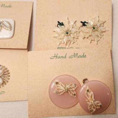 Vintage Mid-CenturySeashell Earrings From The 50s/60s On Their Original Card! Clip earring