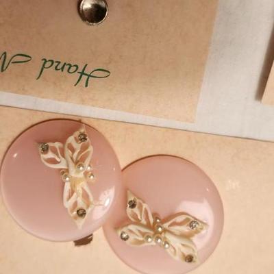 Vintage Mid-CenturySeashell Earrings From The 50s/60s On Their Original Card! Clip earring