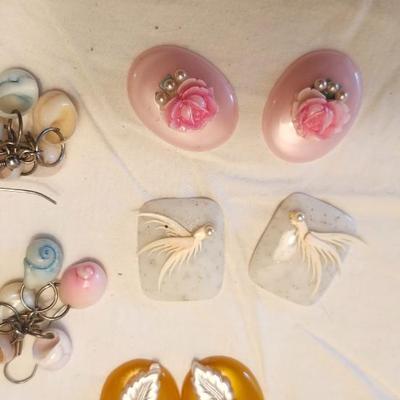 Vintage Mid-CenturySeashell Earrings & necklace From The 50s/60s On Their Original Card! Clips