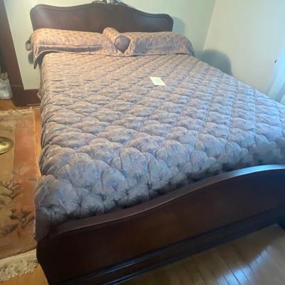 U10-Full sized headboard/Footboard and side rails plus bedding and mattress/boxspring