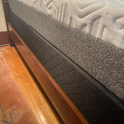 U10-Full sized headboard/Footboard and side rails plus bedding and mattress/boxspring
