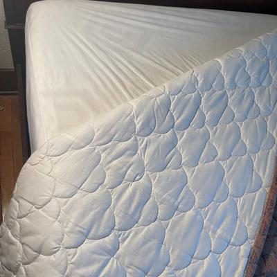U10-Full sized headboard/Footboard and side rails plus bedding and mattress/boxspring