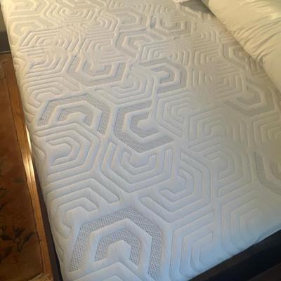 U10-Full sized headboard/Footboard and side rails plus bedding and mattress/boxspring