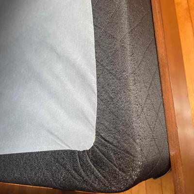 U10-Full sized headboard/Footboard and side rails plus bedding and mattress/boxspring