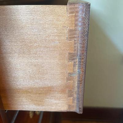U12- Dresser