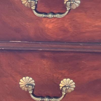 U12- Dresser