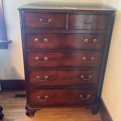 U12- Dresser