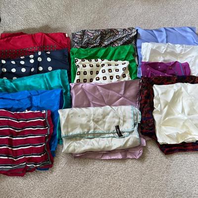 Lot of 15 Silk Men's Suits Pocket Squares