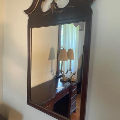 U22- large mirror and bench