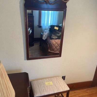 U22- large mirror and bench