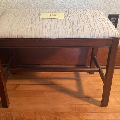 U22- large mirror and bench