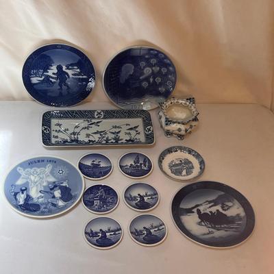 Royal Copenhagen Collectible Plates and More (P-DZ)