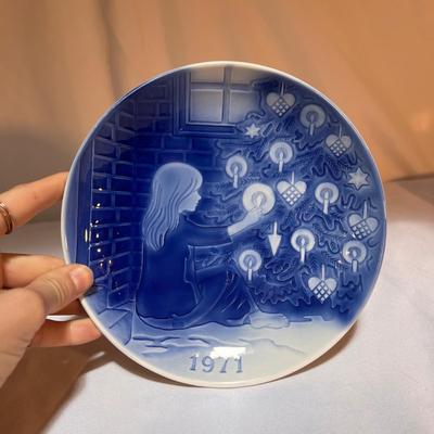 Royal Copenhagen Collectible Plates and More (P-DZ)
