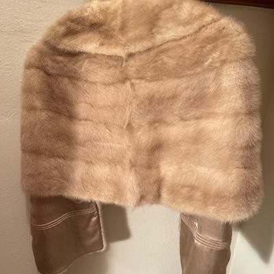 U26-Fur shawl