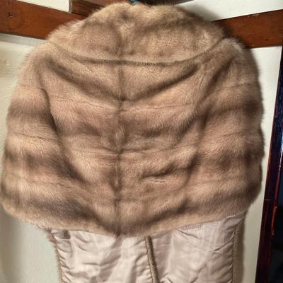 U27-Fur Shawl